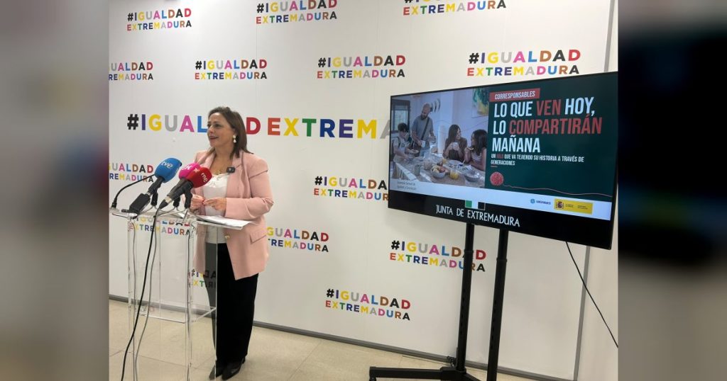 La Junta de Extremadura presenta una campaña que promueve la corresponsabilidad en los hogares extremeños