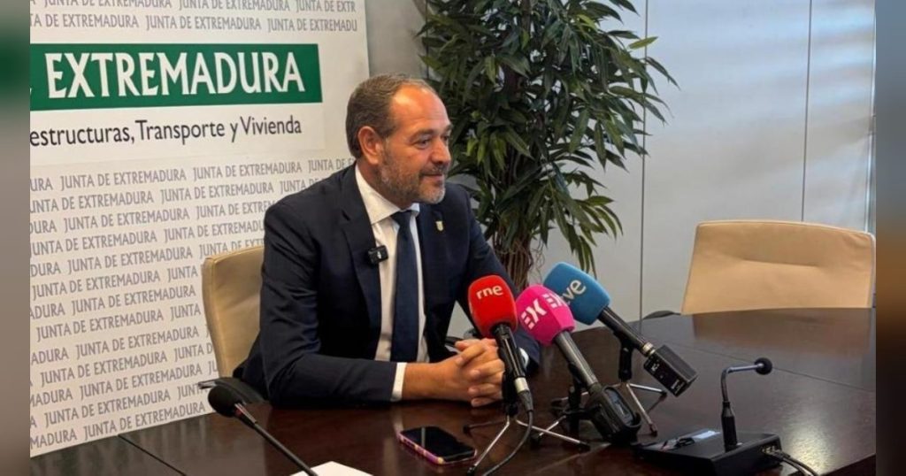 Ramírez exige al Gobierno de España soluciones urgentes para el aeropuerto de Badajoz tras las primeras nieblas de la temporada