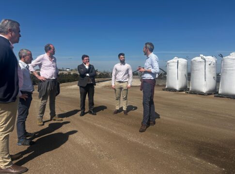 El consejero de Economía visita las empresas TROIL Vegas Altas, Complus y Smallops, ejemplos de innovación vinculados al programa FoodLab