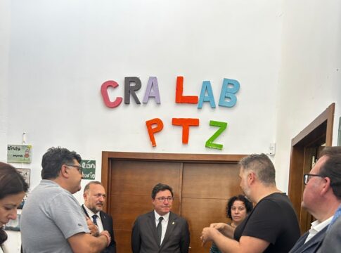 Santamaría visita en Valdehornillos el centro CRALAB, laboratorio de fabricación digital al servicio de los ciudadanos pionero en el medio rural