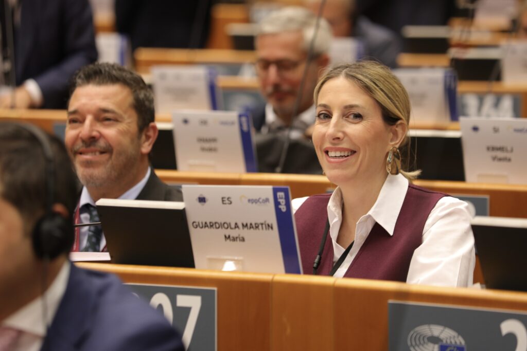 María Guardiola destaca el Premio Carlos V como símbolo de unión ante el Comité Europeo de las Regiones