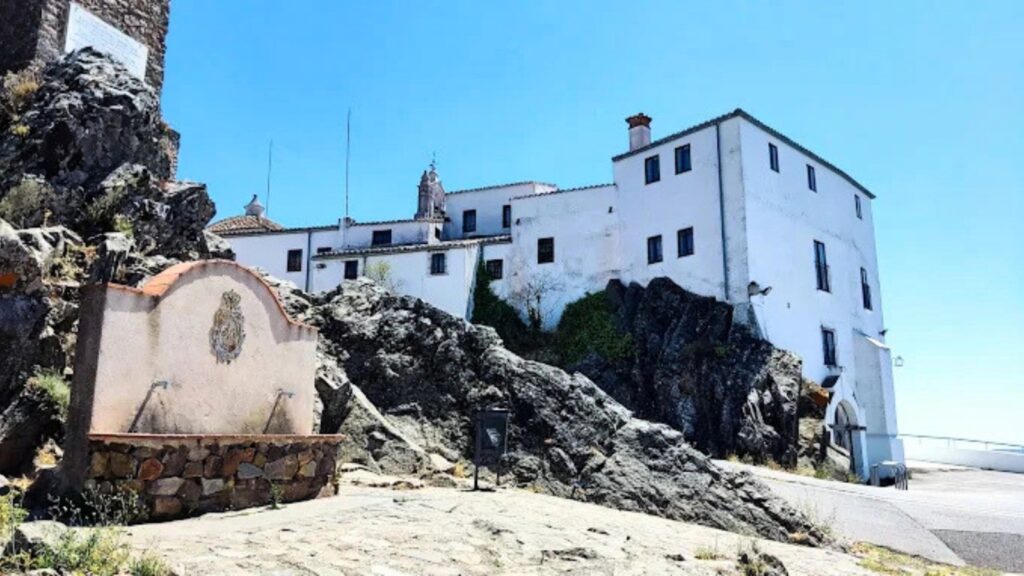 La Junta de Extremadura acometerá mejoras esenciales en el Santuario de la Montaña para garantizar su preservación