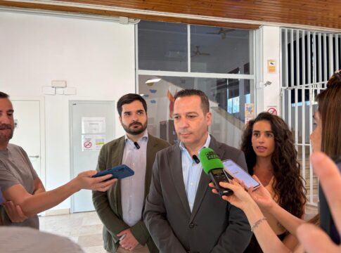 El vicepresidente Óscar Fernández reafirma el compromiso de la Junta con la seguridad y estabilidad laboral del Centro ‘Marcelo Nessi’