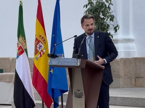 Abel Bautista pide menos crispación y partidismo y más consenso en el 43 aniversario de la constitución de la Asamblea