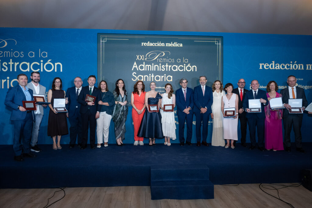 La presidenta de la Junta de Extremadura recibe un reconocimiento en los XXI Premios a la Administración Sanitaria y defiende una gestión basada en la estabilidad, la inversión y el apoyo a los profesionales