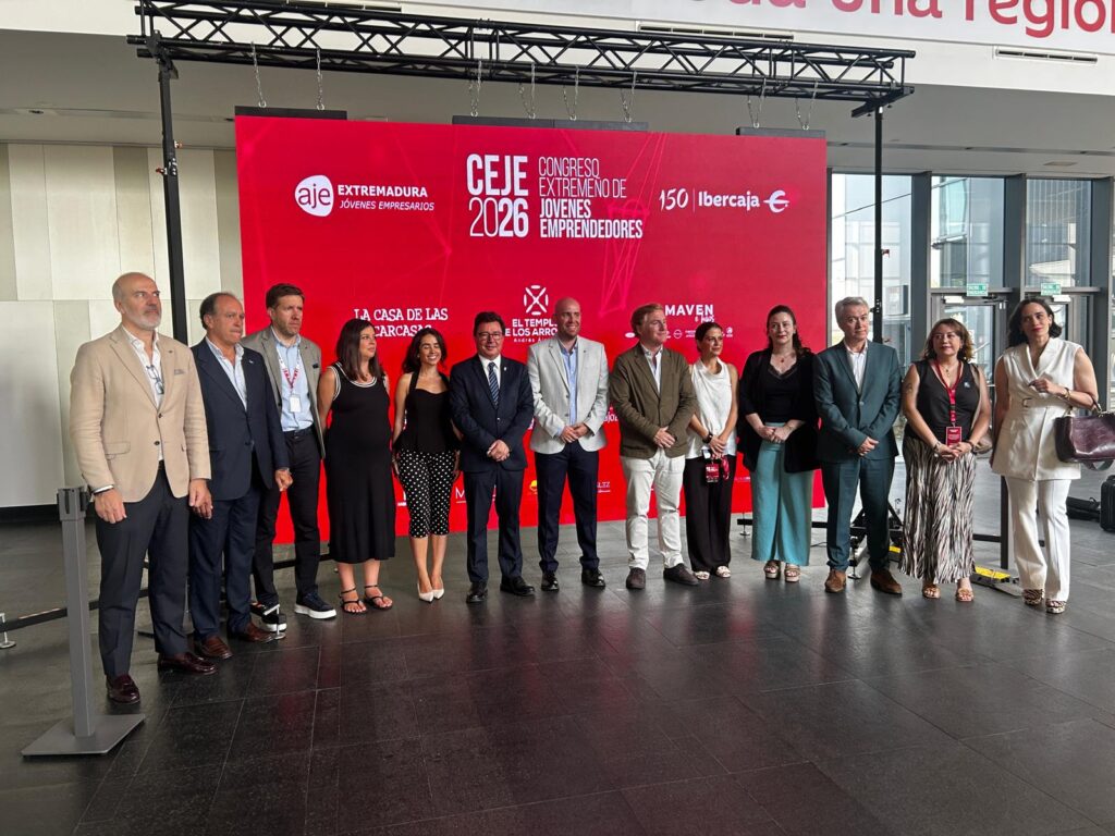 Santamaría destaca el apoyo continuo de la Junta a los jóvenes empresarios y las asociaciones empresariales en el III Congreso de AJE