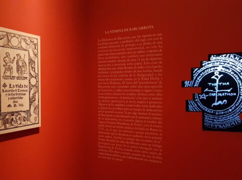 La Biblioteca Nacional de España exhibe una reproducción del amuleto de Fernão Brandão hallado en la biblioteca de Barcarrota