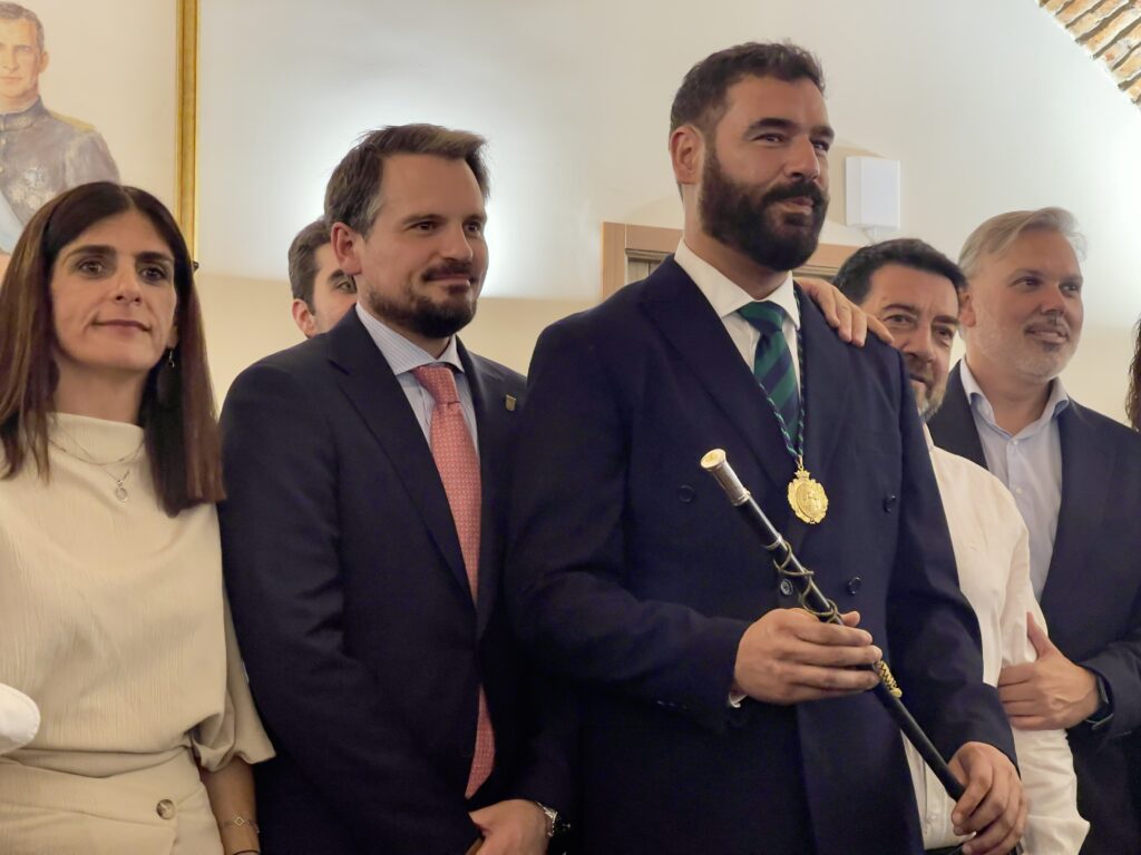 Abel Bautista refrenda la apuesta de la Junta por el municipalismo en la toma de posesión del nuevo alcalde de Plasencia