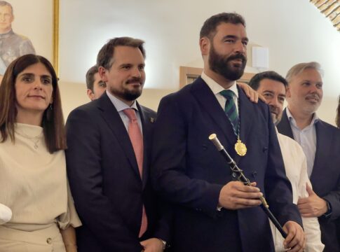 Abel Bautista refrenda la apuesta de la Junta por el municipalismo en la toma de posesión del nuevo alcalde de Plasencia