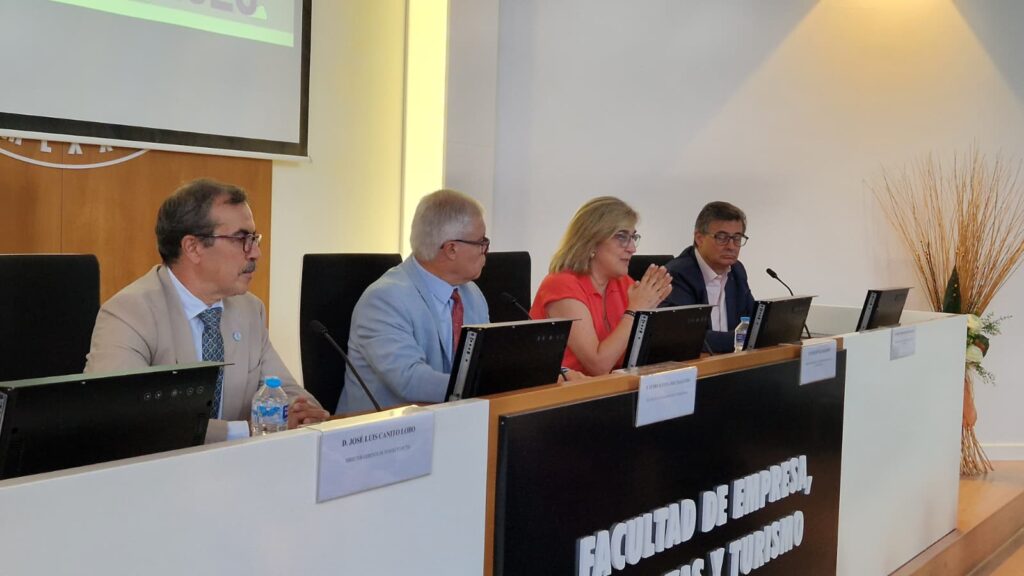 Educación impulsa el emprendimiento universitario con su colaboración en el Campus Emprendedor de Verano de la UEx