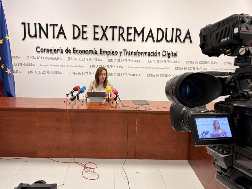 Extremadura alcanza los 435.500 ocupados y reduce el paro en 12.600 personas en el último año