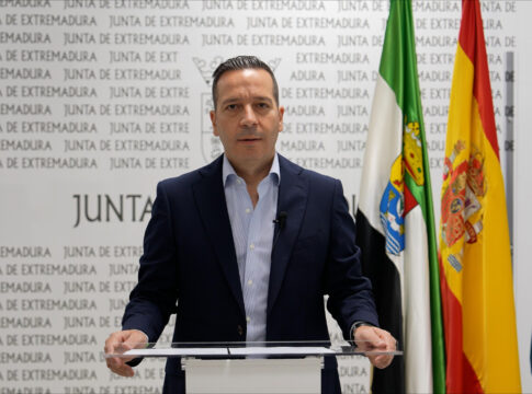 La Junta de Extremadura inicia su estrategia de desregulación para simplificar los trámites administrativos y acercar la Administración a los ciudadanos