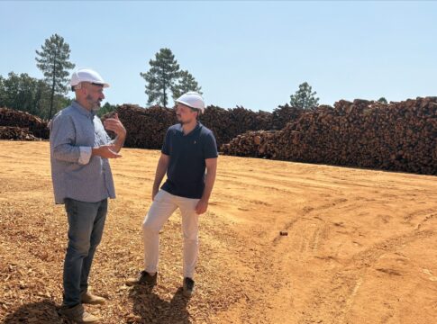 Abel Bautista: «La nueva fábrica de pellets de biomasa de Sierra de Gata ayudará a prevenir incendios forestales»