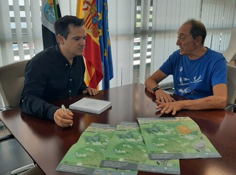 Turismo estudia nuevas vías de colaboración para atraer viajeros interesados en la observación de grullas