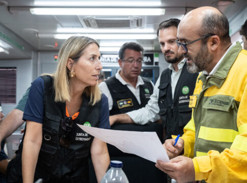 La Junta de Extremadura levanta la evacuación de tres alquerías por el incendio de las Hurdes que ya ha calcinado 4.800 hectáreas